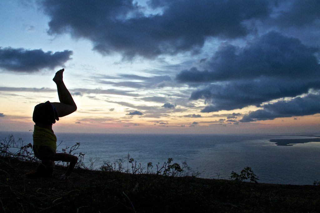 Yoga junto al mar